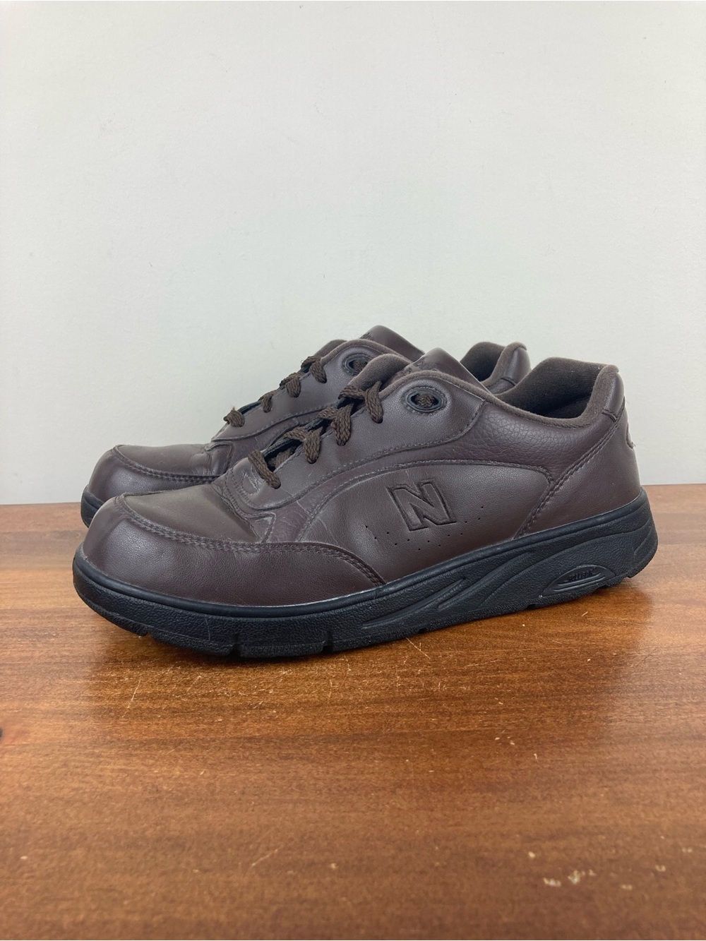New Balance 811 DSL Brown Leather Walking Shoe ME811BR Men's 9.5 4E Extra Wide.